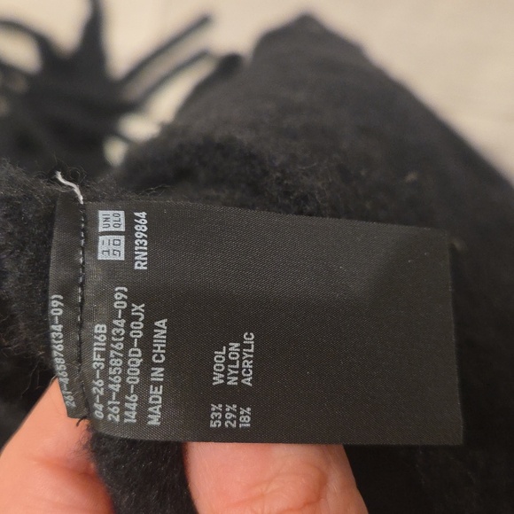 Uniqlo Wool Blend Scarf - Picture 2 of 4